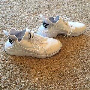 White Nike Huarache